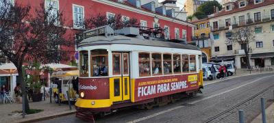 103. Słynny tramwaj 28 w Lizbonie..jpg