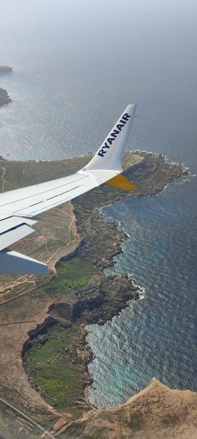 Widok na wyspę Maltę z samolotu