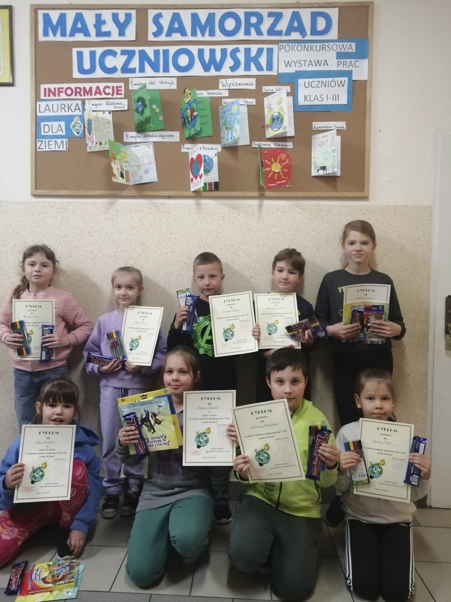 Nagrodzeni uczniowie klas I-III w Konkursie ekologicznym Laurka dla Ziemi